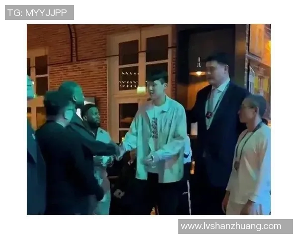 姚明与保罗畅谈篮球梦想与人生哲学的深度对话