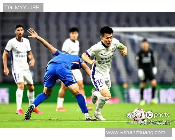 足球明星因手机事件引发热议背后真相揭晓引发球迷热烈讨论