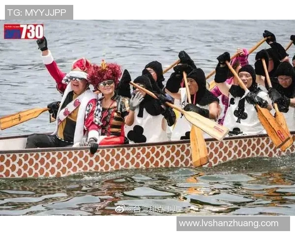 香港足球明星齐聚划龙舟赛场展现运动精神与团队合作魅力 香港足球明星齐聚划龙舟赛场展现运动精神与团队合作魅力