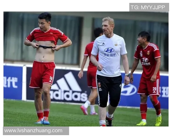 足球明星的传奇人生与赛场背后的故事全景纪录片 足球明星的传奇人生与赛场背后的故事全景纪录片